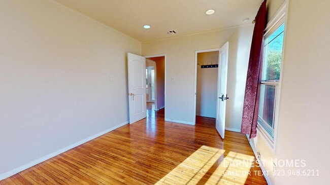 Building Photo - 517 E Chestnut St