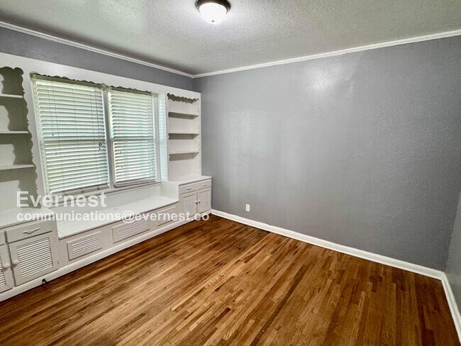 Building Photo - Lovely 3-Bedroom Home with Modern Amenitie...