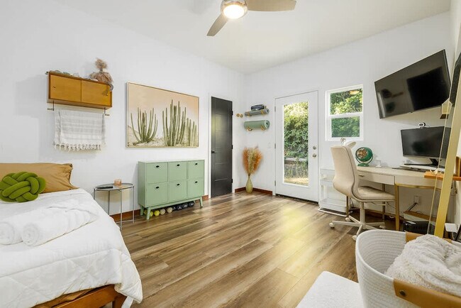 Building Photo - 3929 Paso Del Lagos