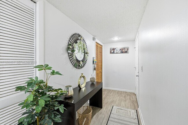 Building Photo - 428 Lakeview Dr