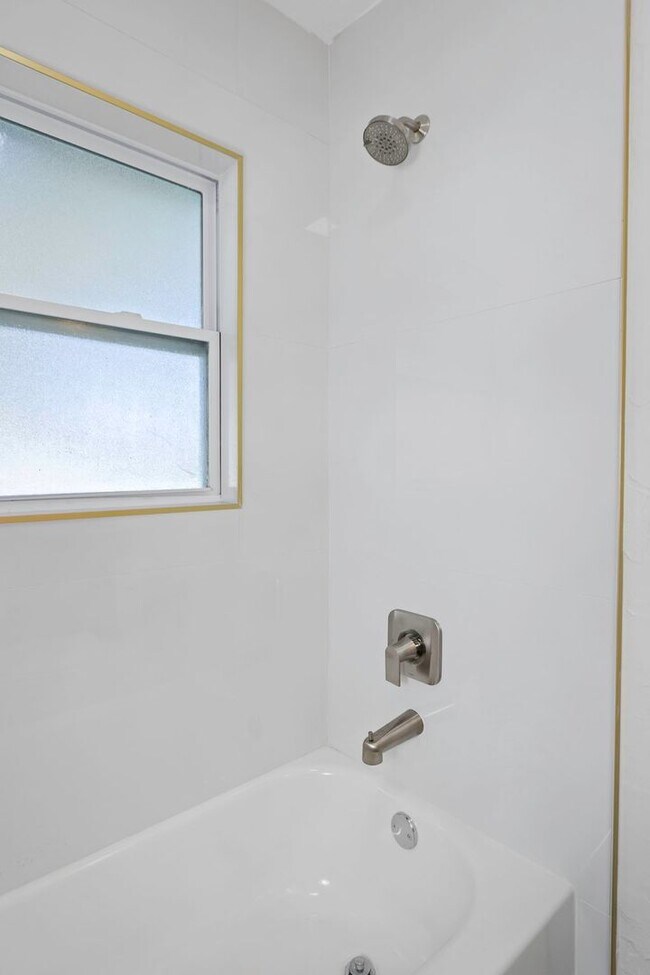 Building Photo - 2710 Boca Ciega Dr N