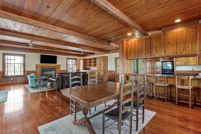 Building Photo - Private, Low Country Residence for Rent!