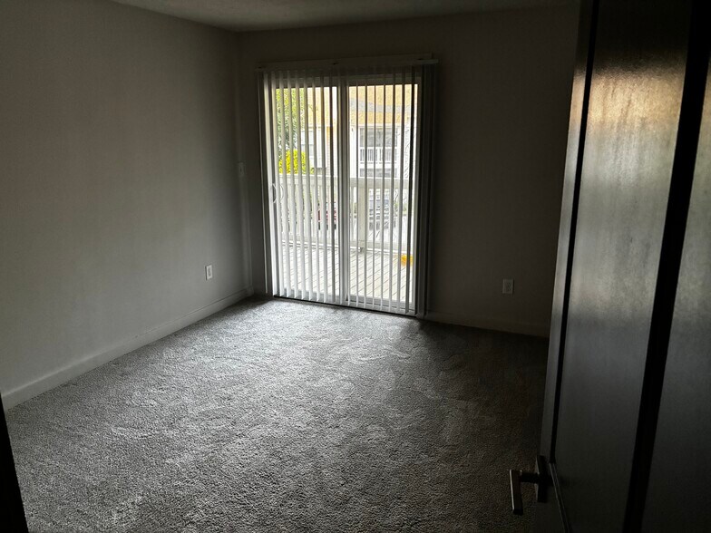 Building Photo - 321 Holcombs Pond Ct