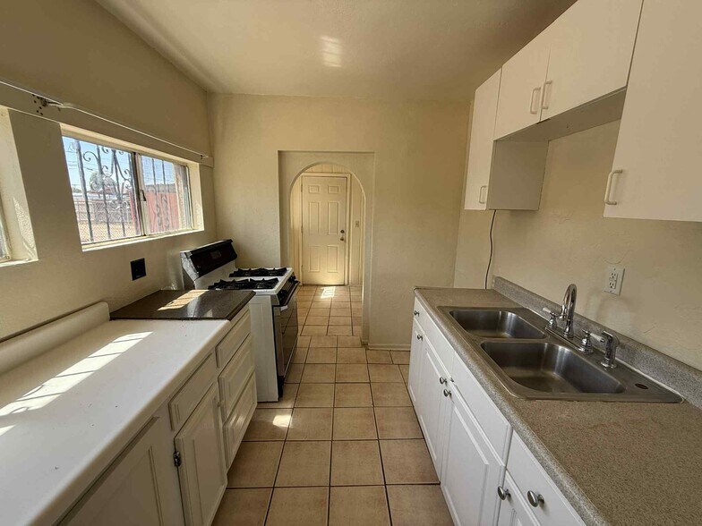 Building Photo - 5709 E 26th St