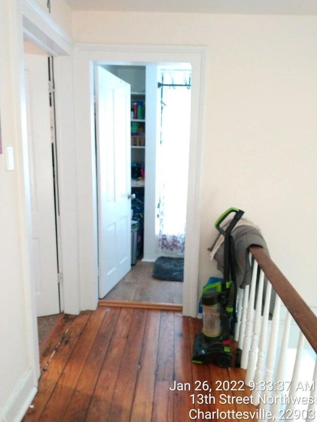 Building Photo - Heart of UVA 13th St  4 BR, 2.5  Bath house within walking distance of UVA