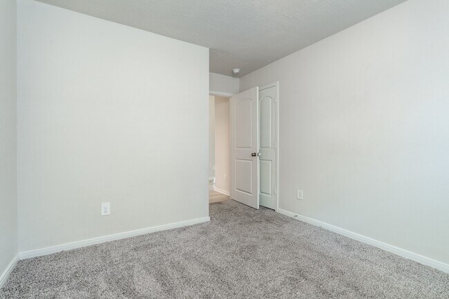 Building Photo - 911 Acorn Trail Pl
