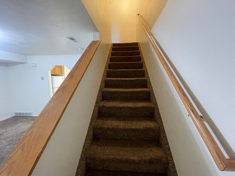 Building Photo - 1545 Talon Dr