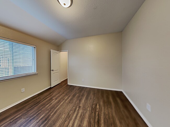 Building Photo - 1910 Temper Lane