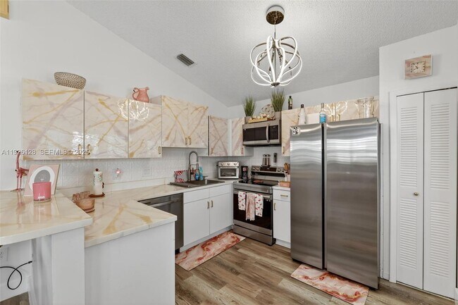 Building Photo - 210 NW Zanzibar Pl