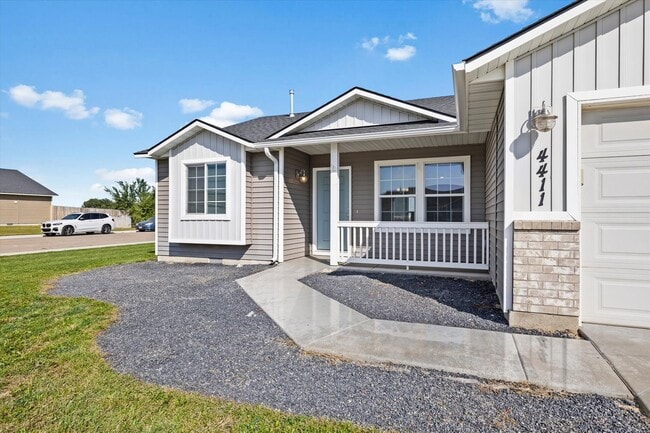 Building Photo - 4 Bedrooms Plus Bonus Room _ Dog Friendly!!