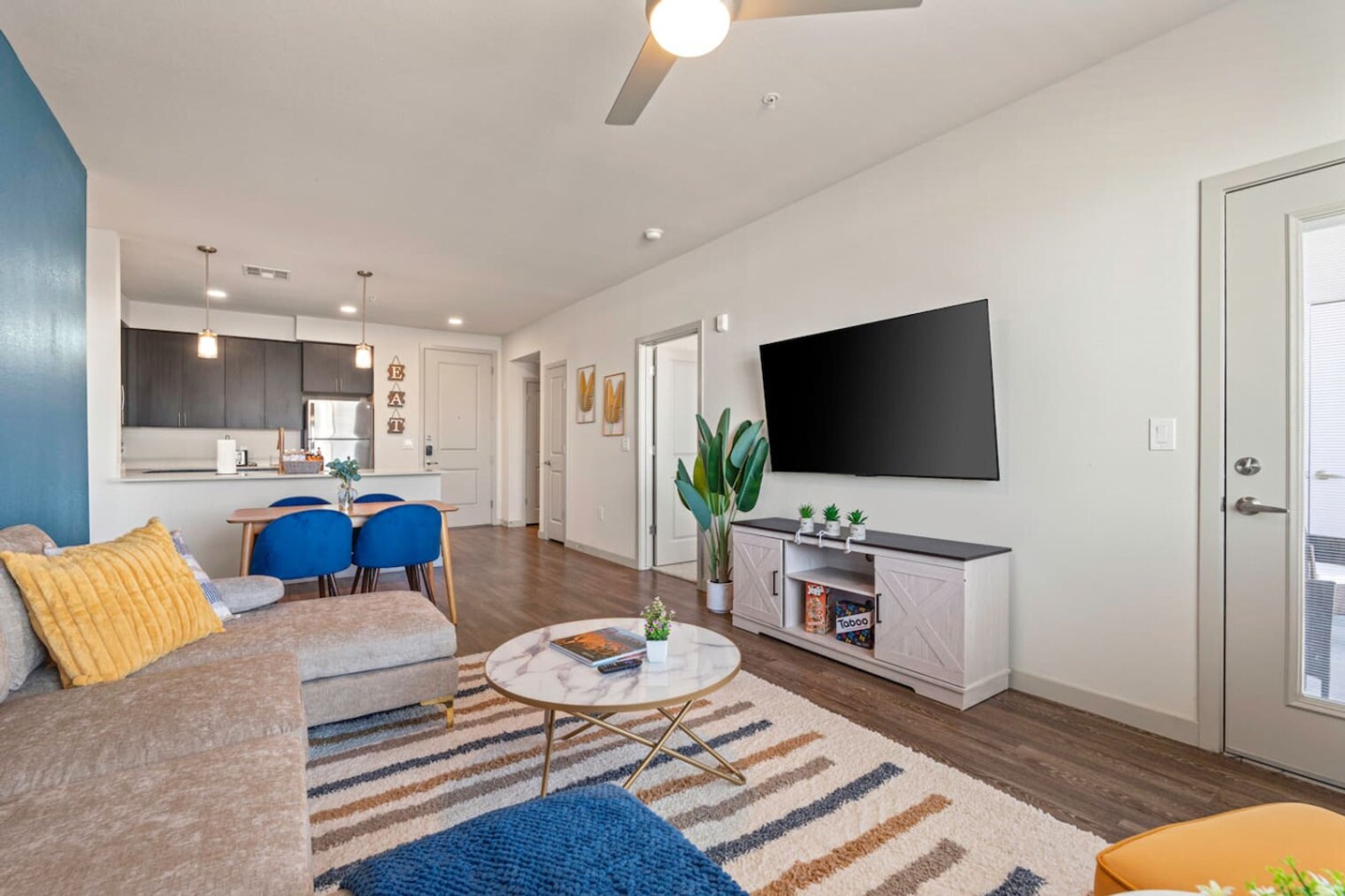 Building Photo - 711 W Broadway Rd