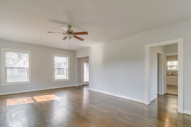 Building Photo - 3321 Charleston St