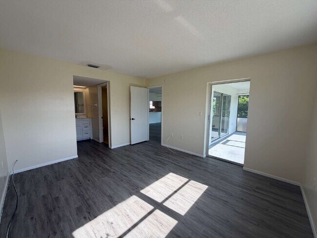Building Photo - 2-bedroom, 2-bathroom residence located in Punta Gorda Isles