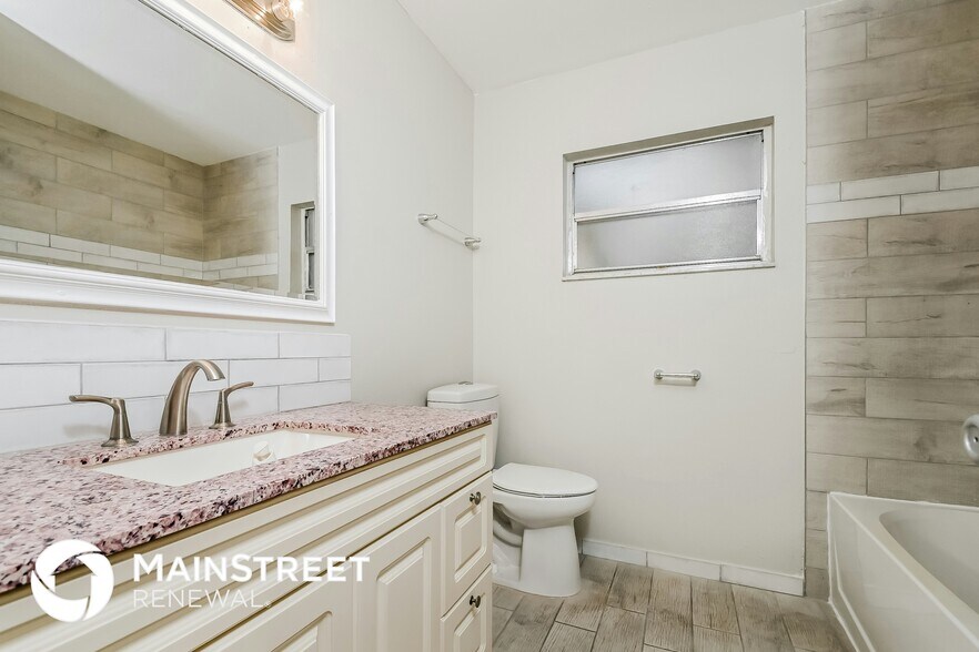 Building Photo - 1110 Londonwood St