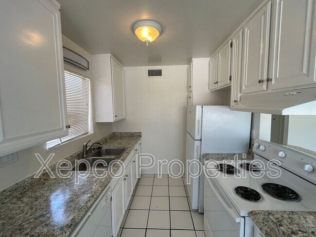 Building Photo - 550 El Cielo Rd