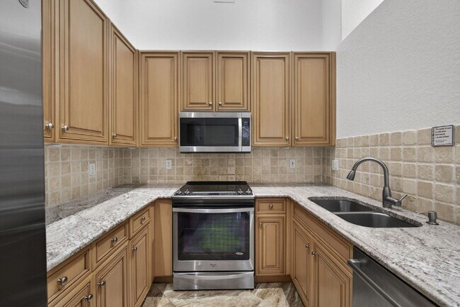 Building Photo - Beautiful & Spacious 3 Bedroom and 2 Bathroom with 2 Car garage and covered patio Home in West Pa...