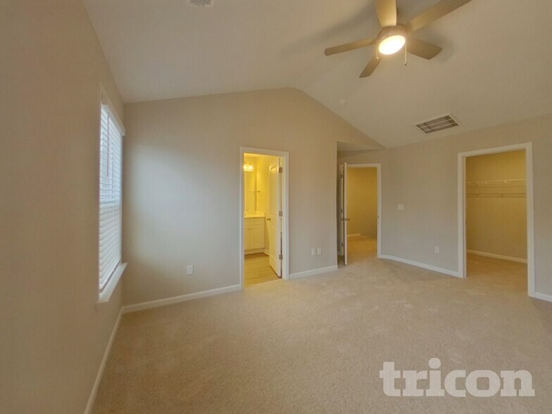 Building Photo - 18 Beautyberry St