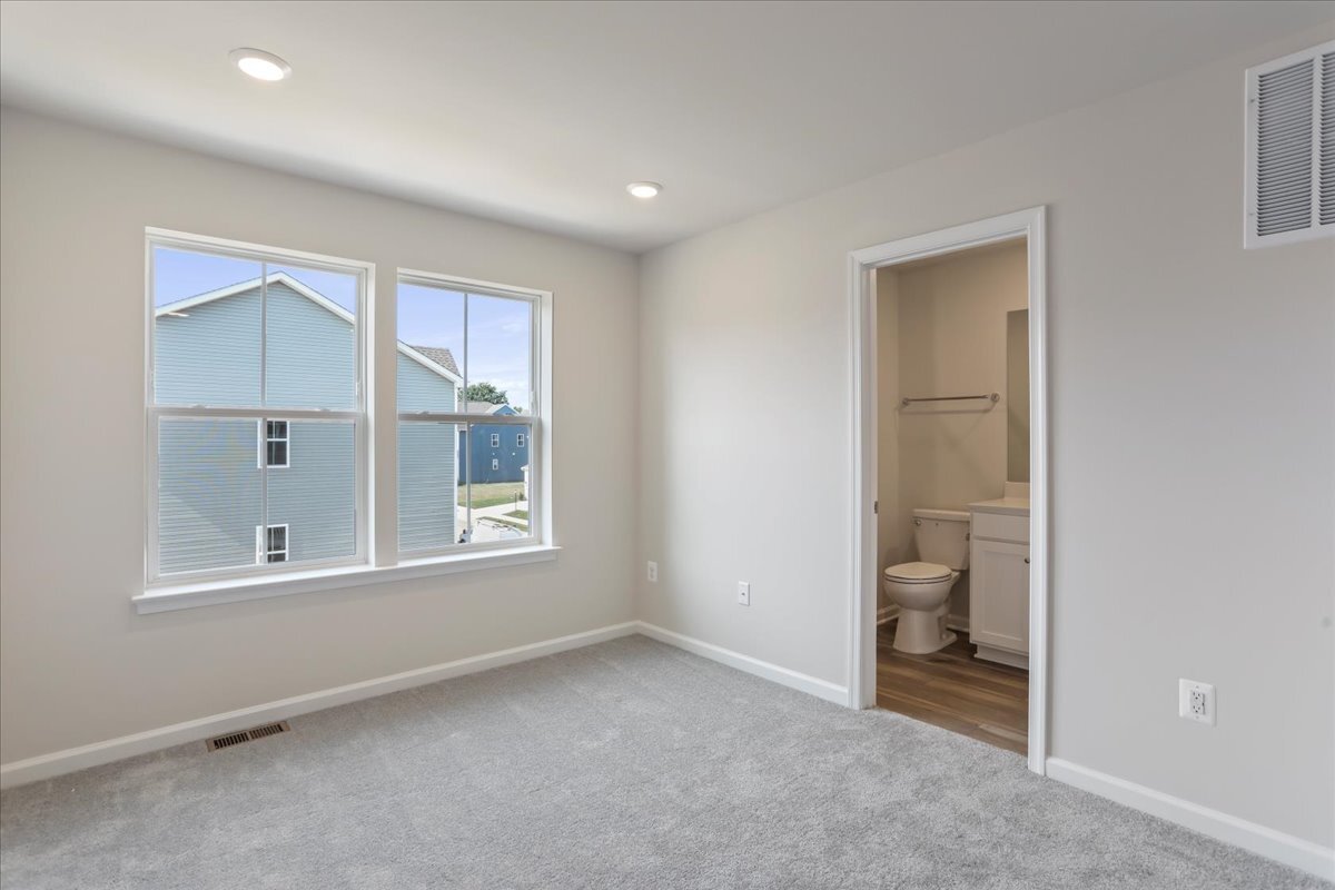 Building Photo - 331 Sandy Bottom Cir