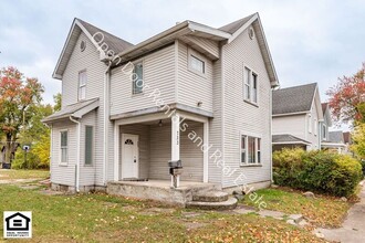 Building Photo - 733 3rd St