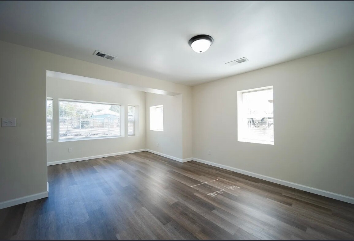 Building Photo - 315 Atrisco Dr SW