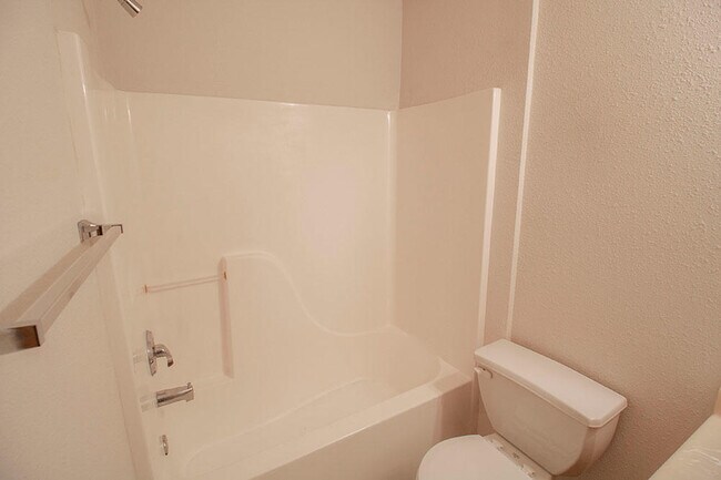 Building Photo - 5000 Derby Ridge Dr