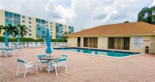 Building Photo - 401 SE 3rd St