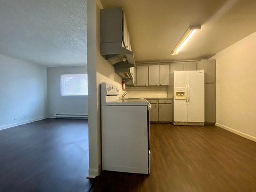 Building Photo - 2 Bedroom 1 Bath Near Firestone Available NOW!