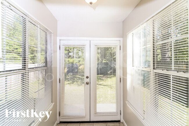 Building Photo - 3705 Acorn Dr