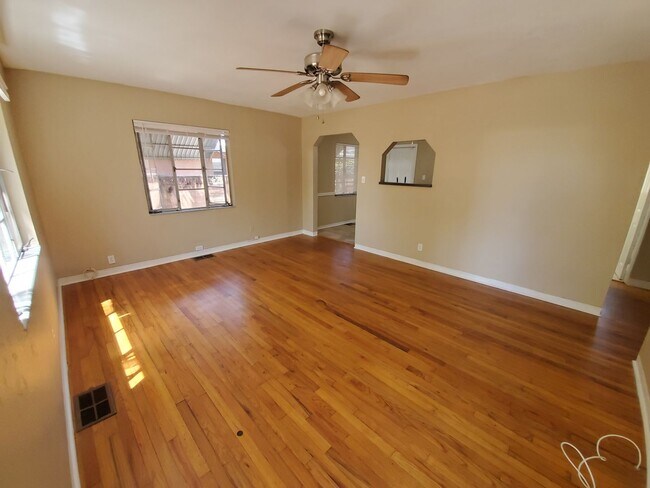 Building Photo - Two Bedroom House with carport