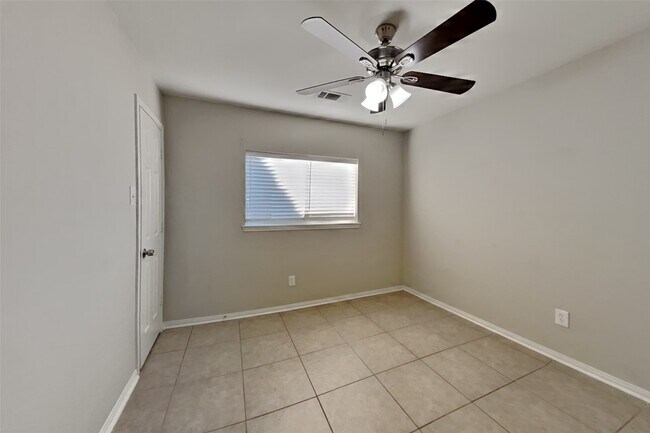 Building Photo - 20430 White Poplar Dr