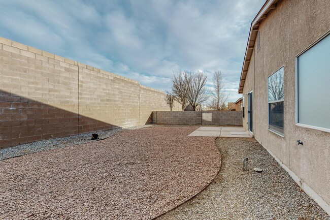 Building Photo - 1884 Mesa Grande Loop NE