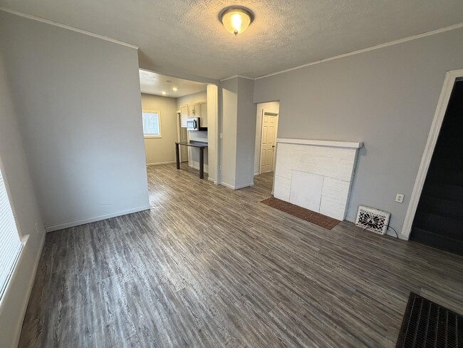 Building Photo - 115 Conron-E