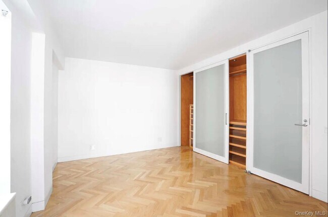 Building Photo - 153 E 57th St