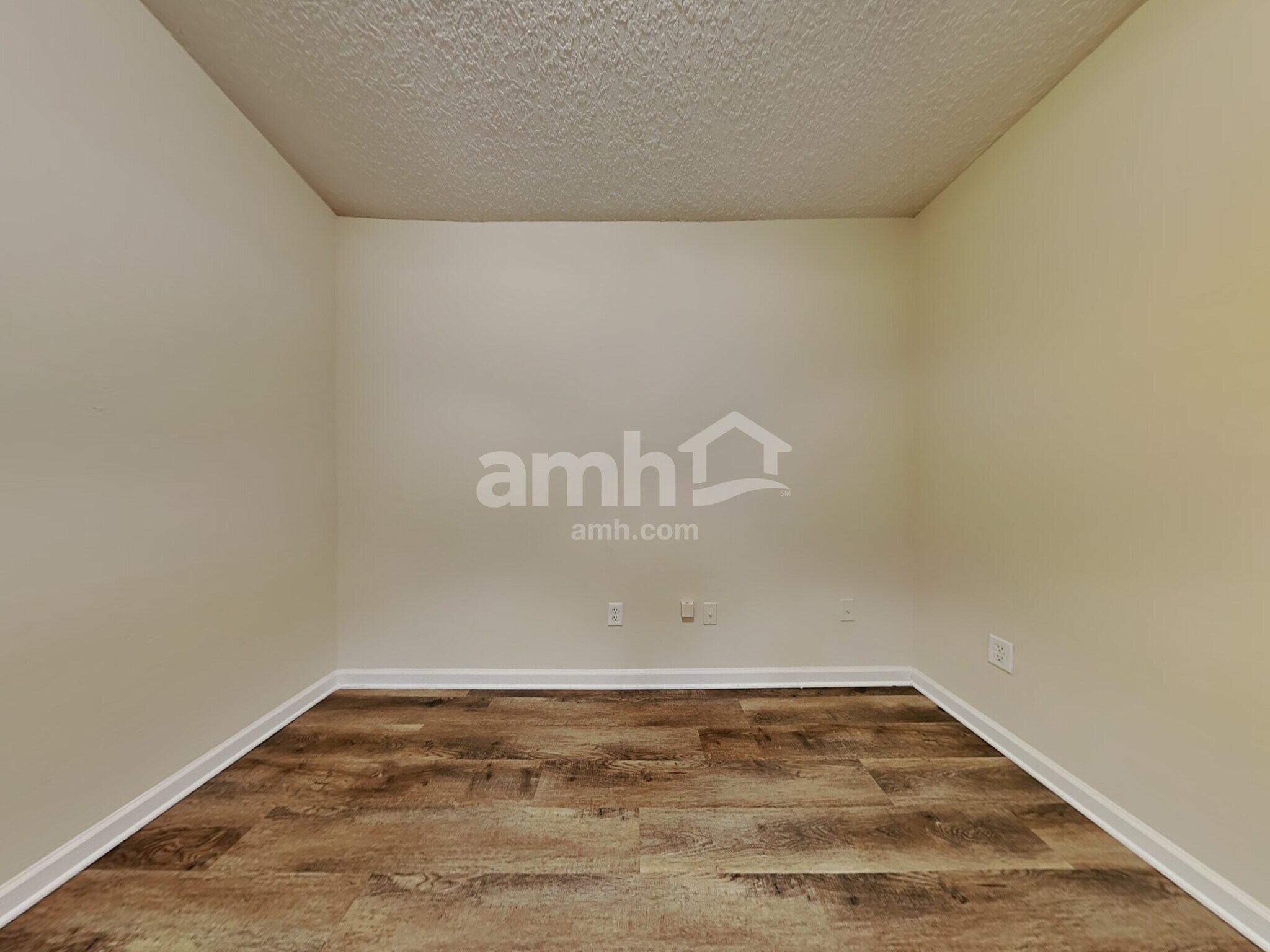 Building Photo - 2884 Alaskan Way