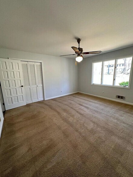 Building Photo - 194 Millbrook Farm Rd