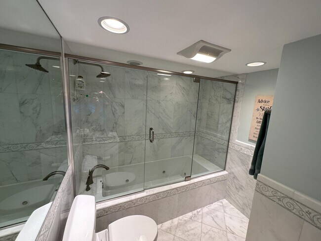 Building Photo - 5420 N Ocean Dr