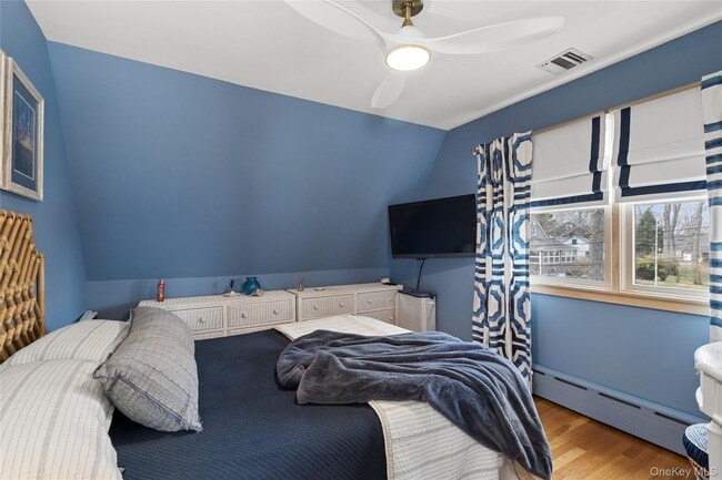 Building Photo - 1050 Pine Ave