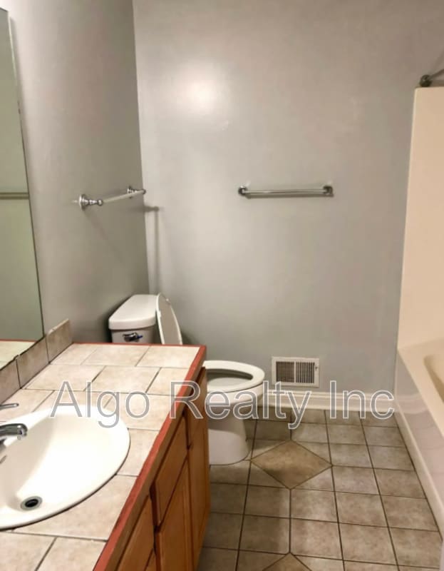 Building Photo - 1426 N Morgan Ave