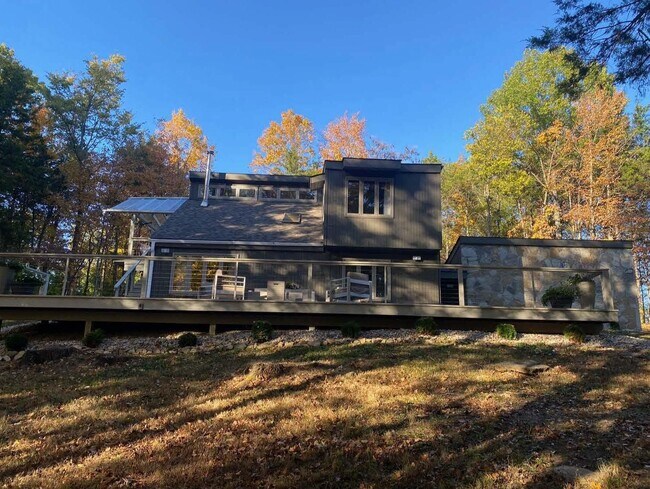Building Photo - 141 Hunters Trce