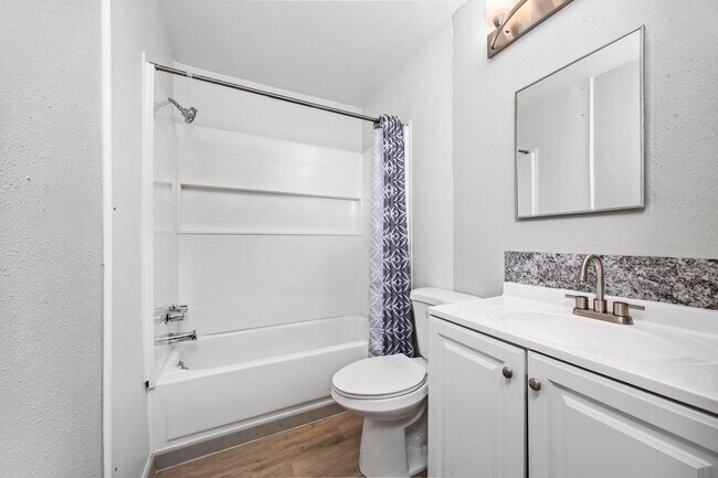Building Photo - Newly Renovated 2 Bedroom, 2 Bath home on 1 acre near Downtown Live Oak
