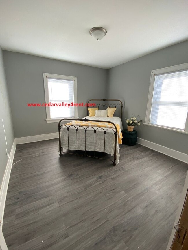 Building Photo - 218 Pleasant St