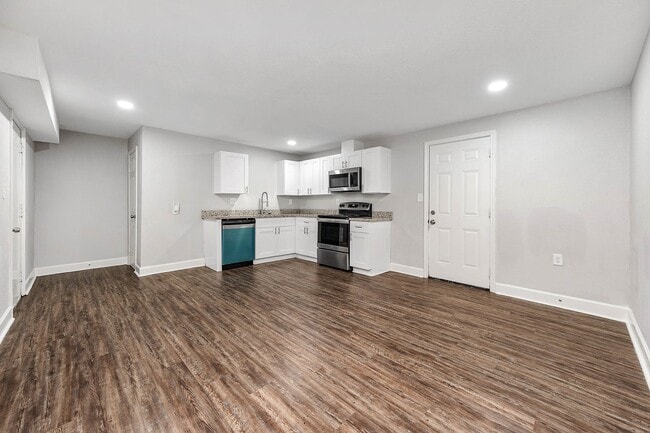 Building Photo - 611 N Pruett St