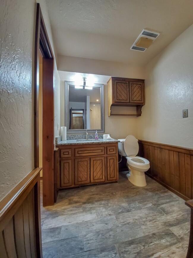 Building Photo - 3 bedroom 2 bath home in Shawnee