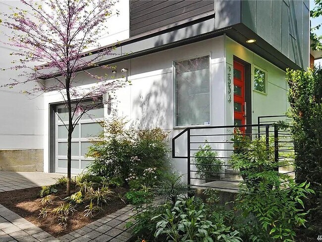 Primary Photo - Beatiful 2 bed/ 2 bath townhome in Madison...