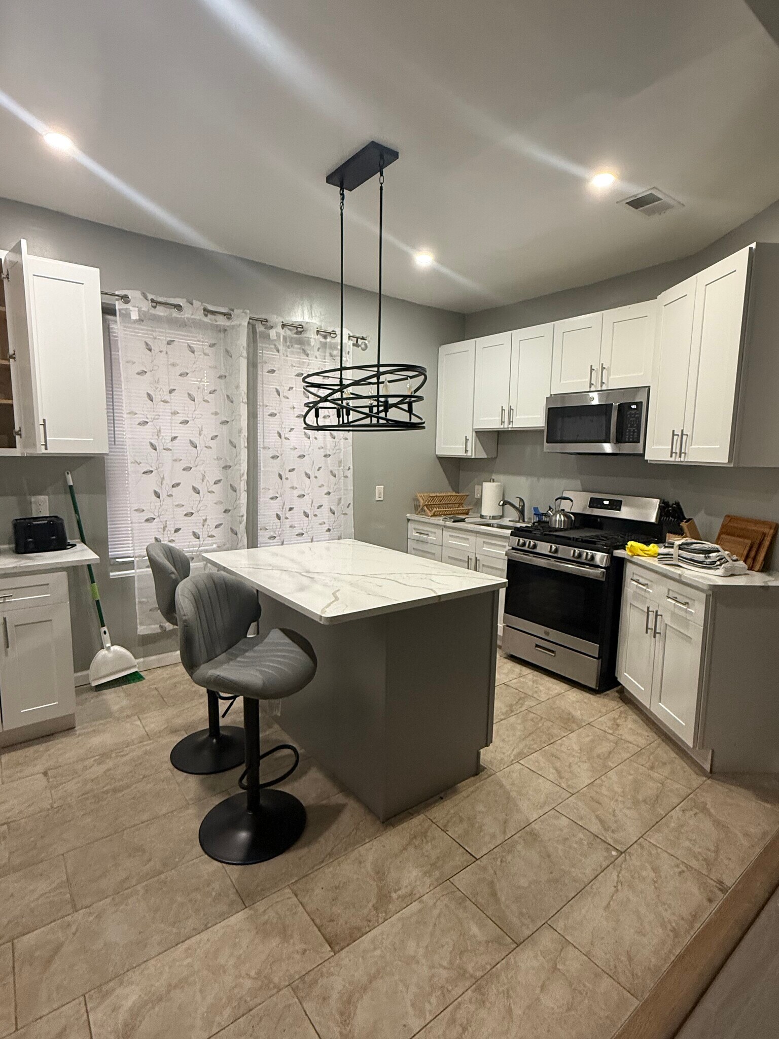 Building Photo - 72 Seymour Ave