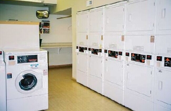 Building Photo - 230 E Ontario St