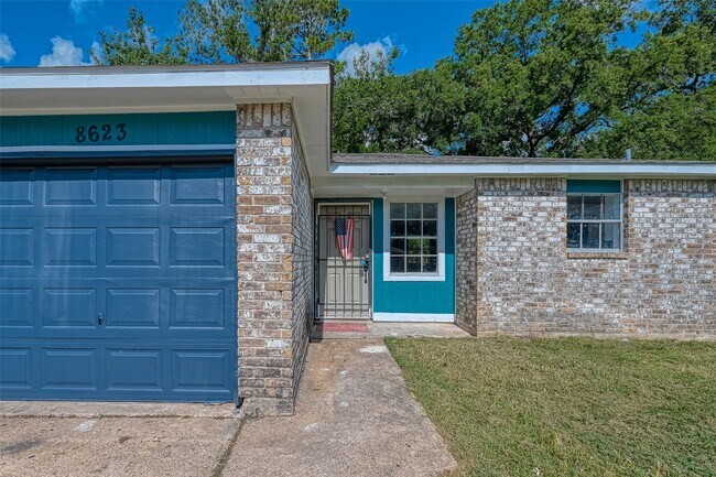 Building Photo - 8623 Valley Forest Dr