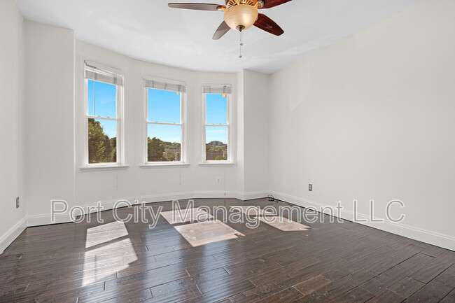 Building Photo - 207 S Ellwood Ave