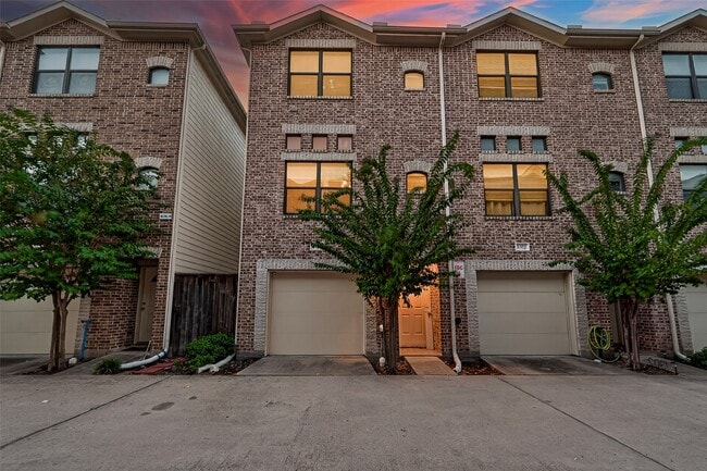 Building Photo - 2710 Hullsmith Dr