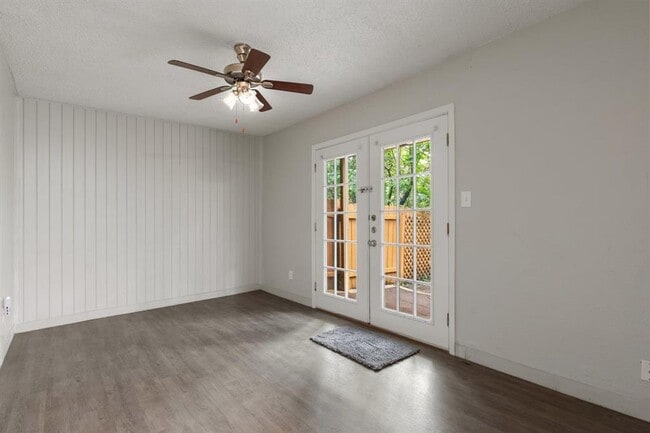 Building Photo - 6405 Chimney Creek Cir
